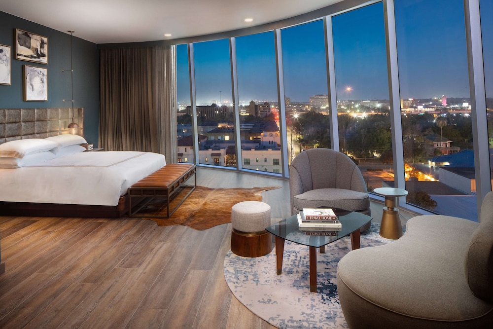 Thompson San Antonio - Riverwalk, by Hyatt 67/77