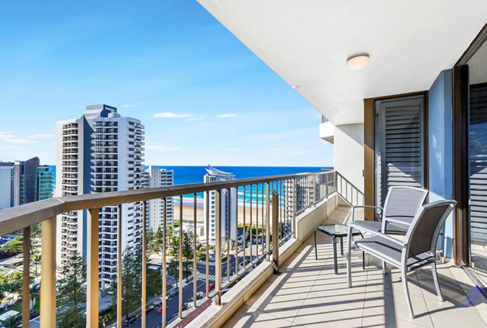 Surfers Century Oceanside Apartments 1/50