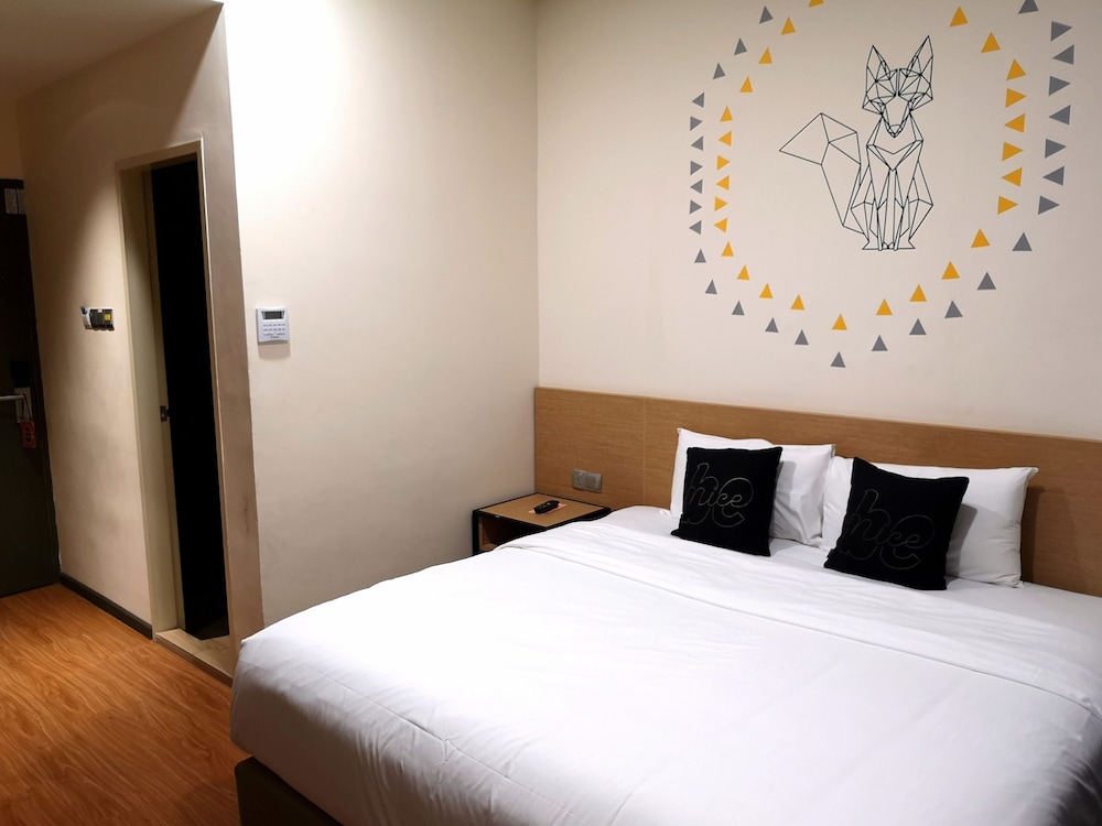 DELUXE, QUEEN BED