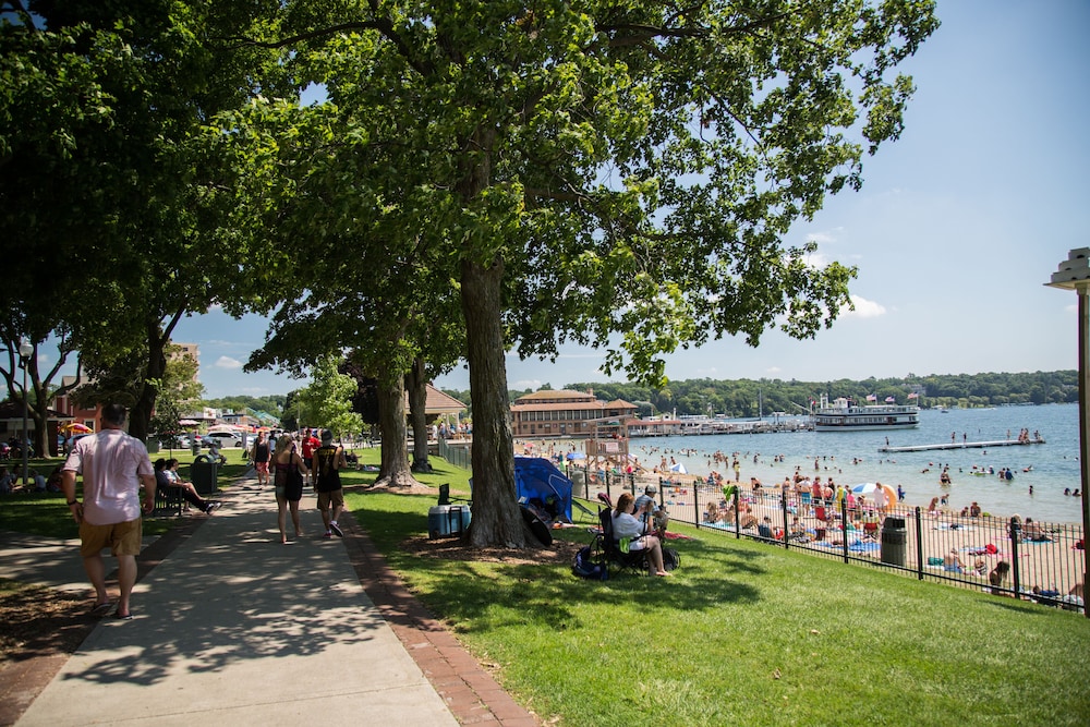 Harbor Shores on Lake Geneva 47/50