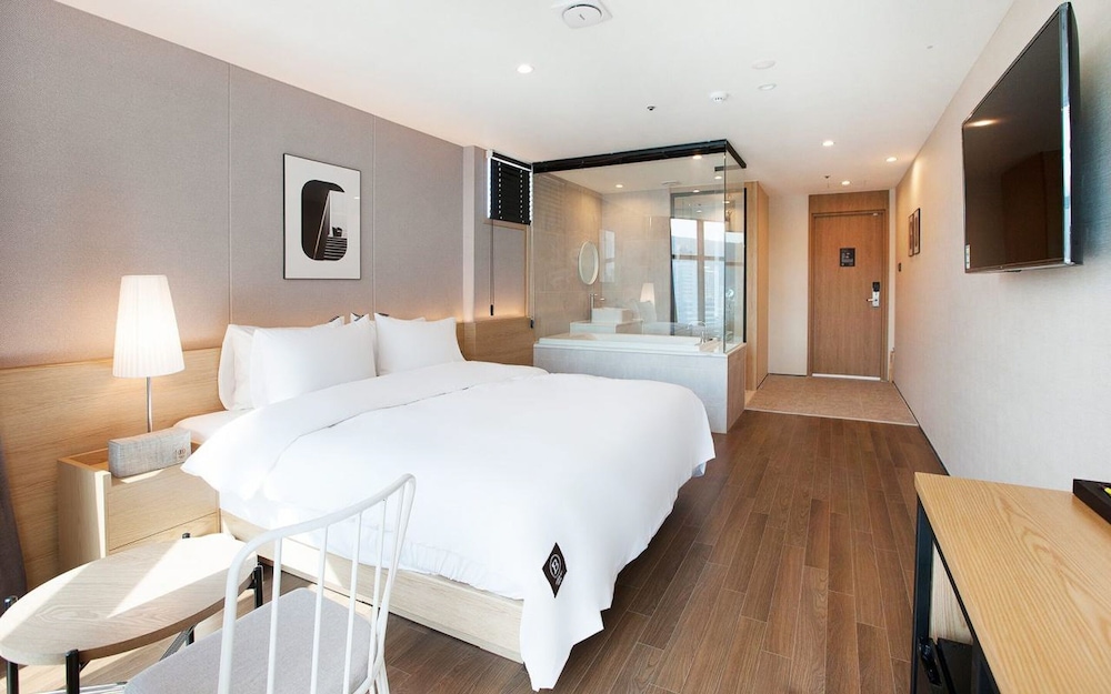 DELUXE, DOUBLE BED, SEA VIEW