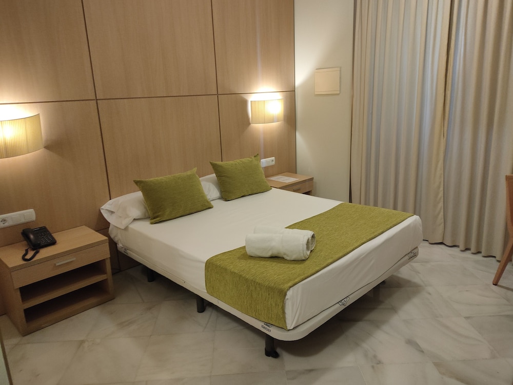 غرفة قياسية بسرير كوين، Hotel Boutique Convento Cádiz 4/8