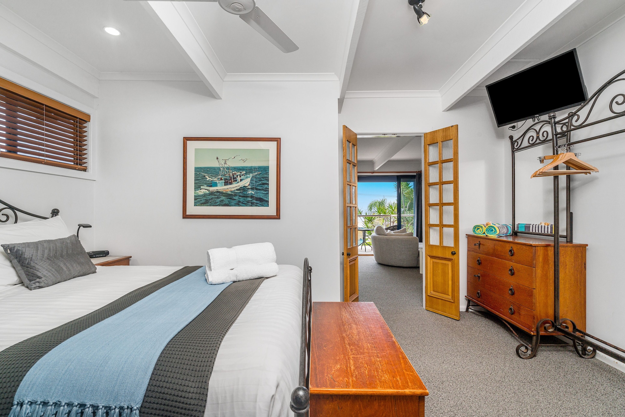 Pacific, Suite, Queen Bed