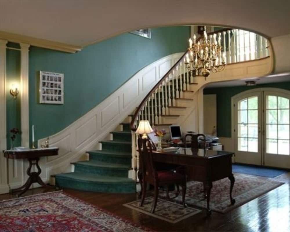 Montague Inn 45/73