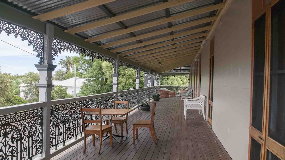 Ulmarra Hotel 34/38