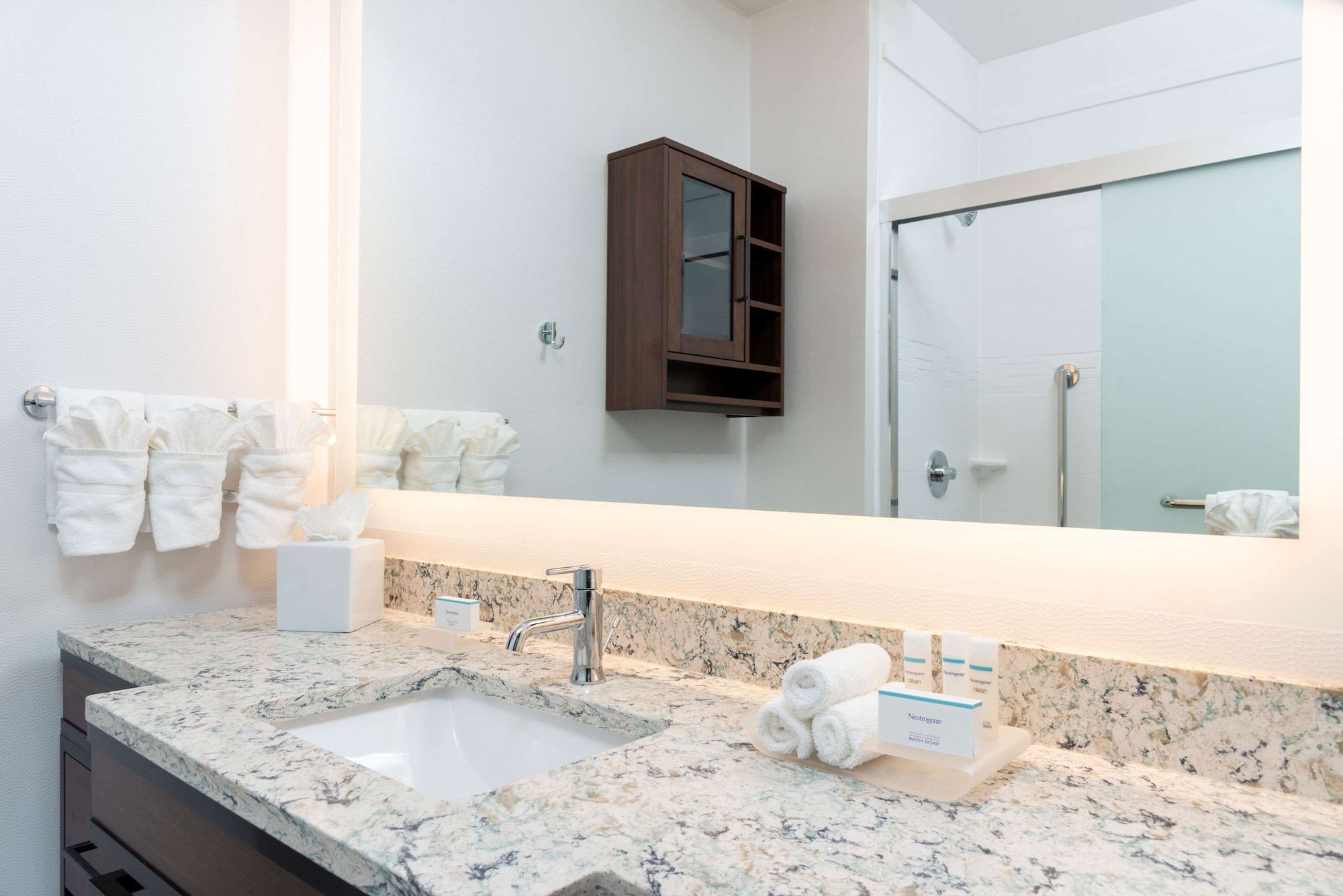 غرفة بسرير كينج مع أريكة، Homewood Suites by Hilton Indianapolis-Downtown 3/4