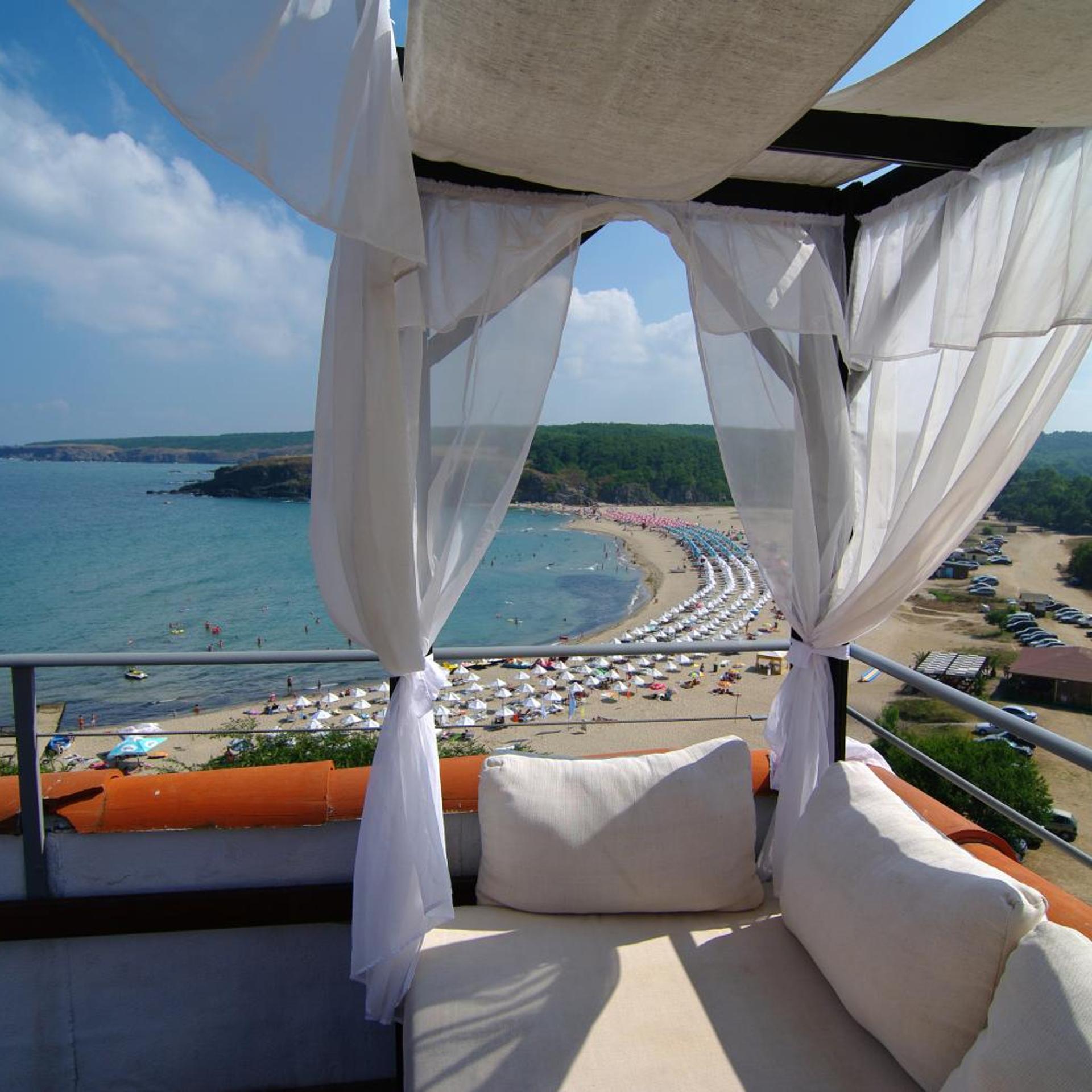 Bella Vista Beach Club 50/54