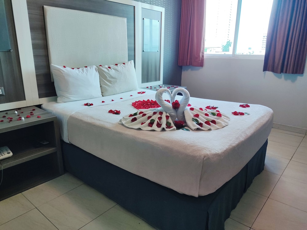 Bahia Suites 5/50