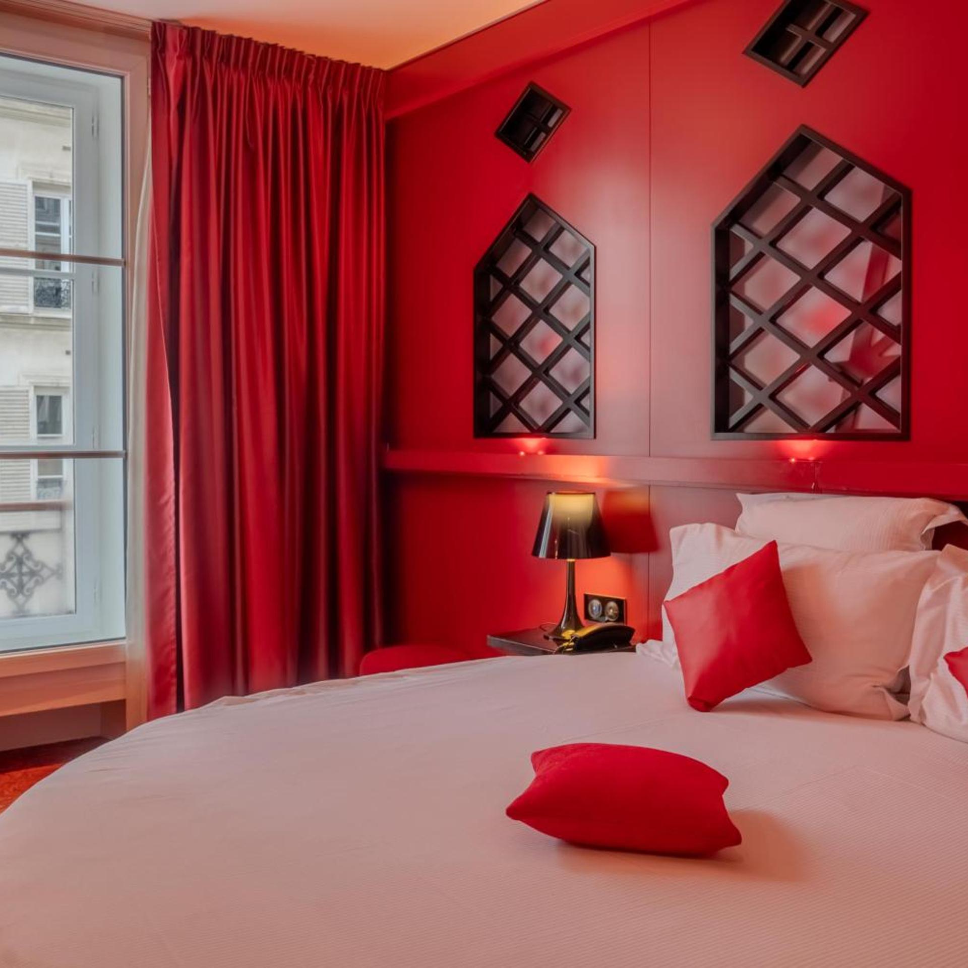 Moulin Rouge, Hot Tub