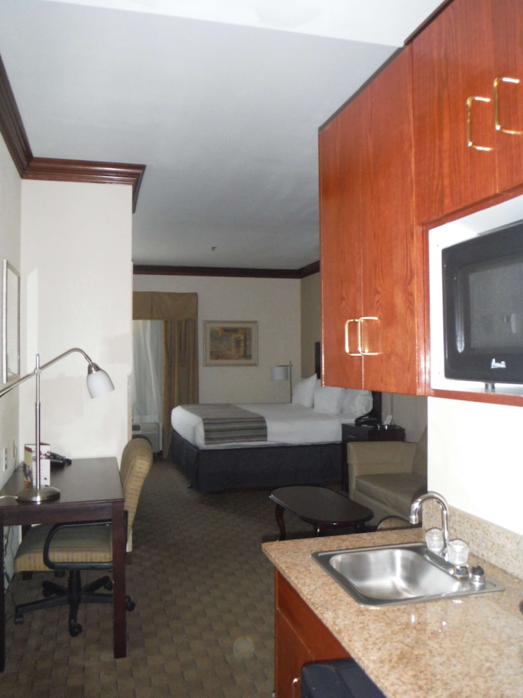 Spark by Hilton Spring Lake Fayetteville 27/30