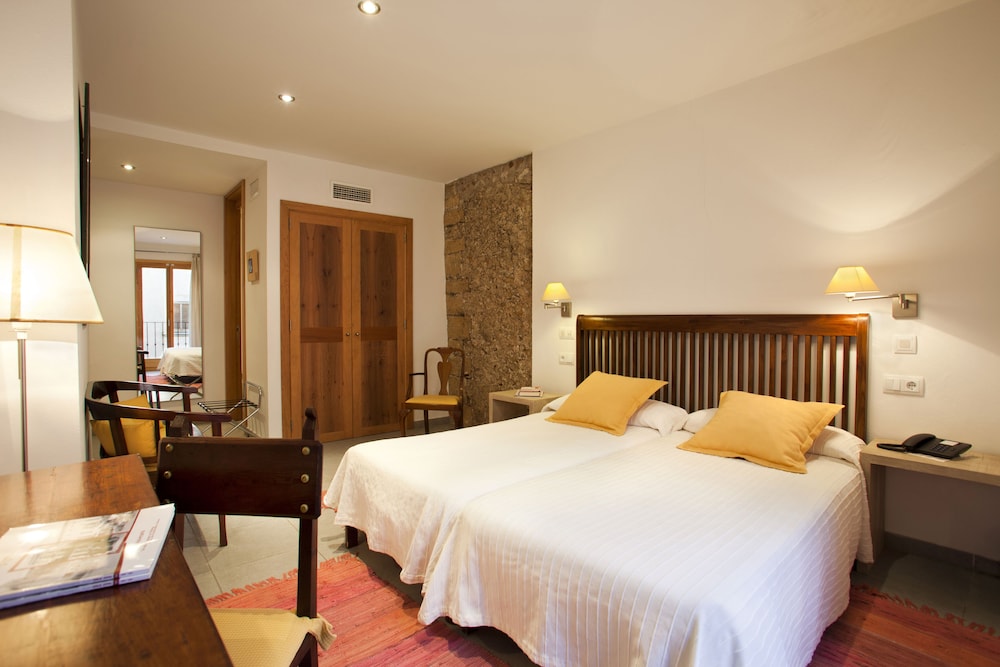 غرفة قياسية بسرير كوين بإطلالة على المدينة، L Hostal 6/10