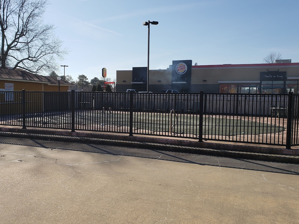 Econo Lodge Kennett 2/23