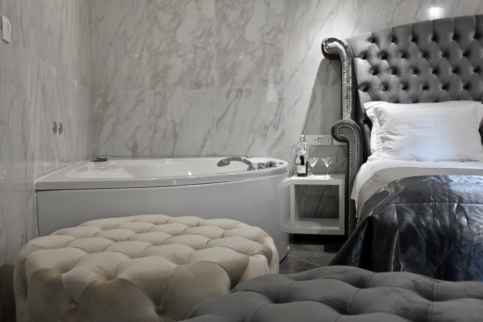Lifestyle, Relaxation, King Bed, Galeria Valeria Seaside Downtown - MAG Quaint & Elegant Boutique Hotels 5/10
