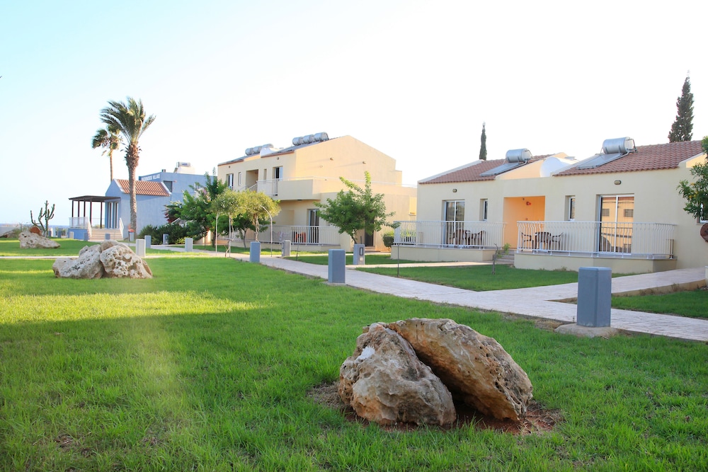 Makronisos Holiday Village 48/50