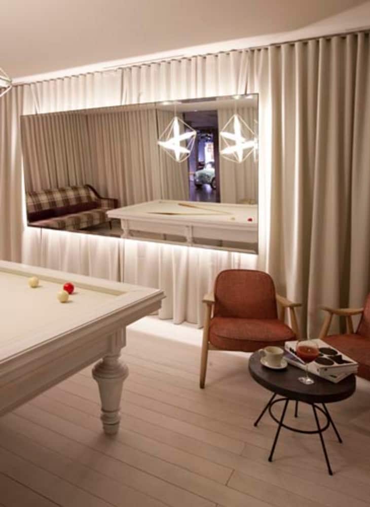 Hotel Sixties 46/74