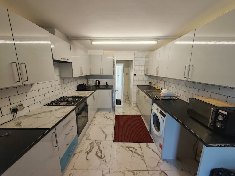 SnoozeDen Chalvey - Free Parking, Near M4 J6 26/35