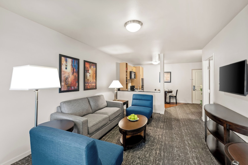 Ledgestone Hotel 42/68