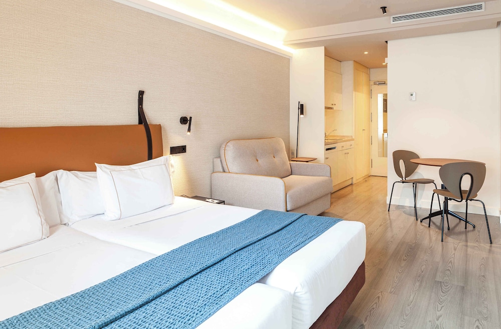 ROOM, TRIPLE