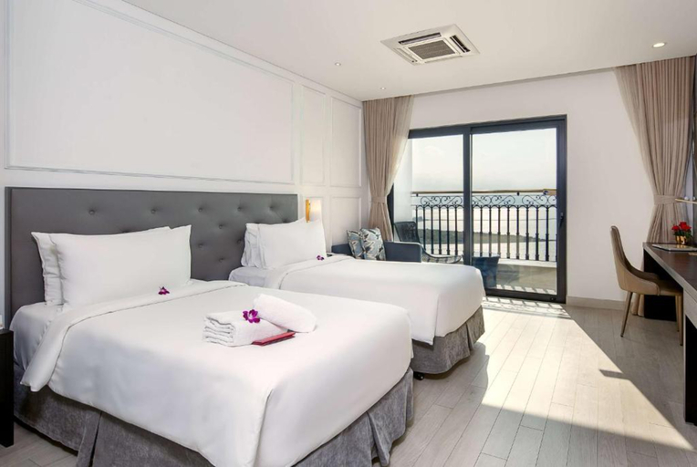 Golden Bay, Deluxe, Twin Beds, Bay View, Balcony