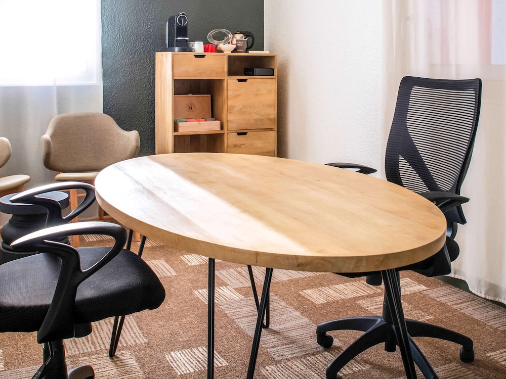 Ibis Poitiers Sud 52/67