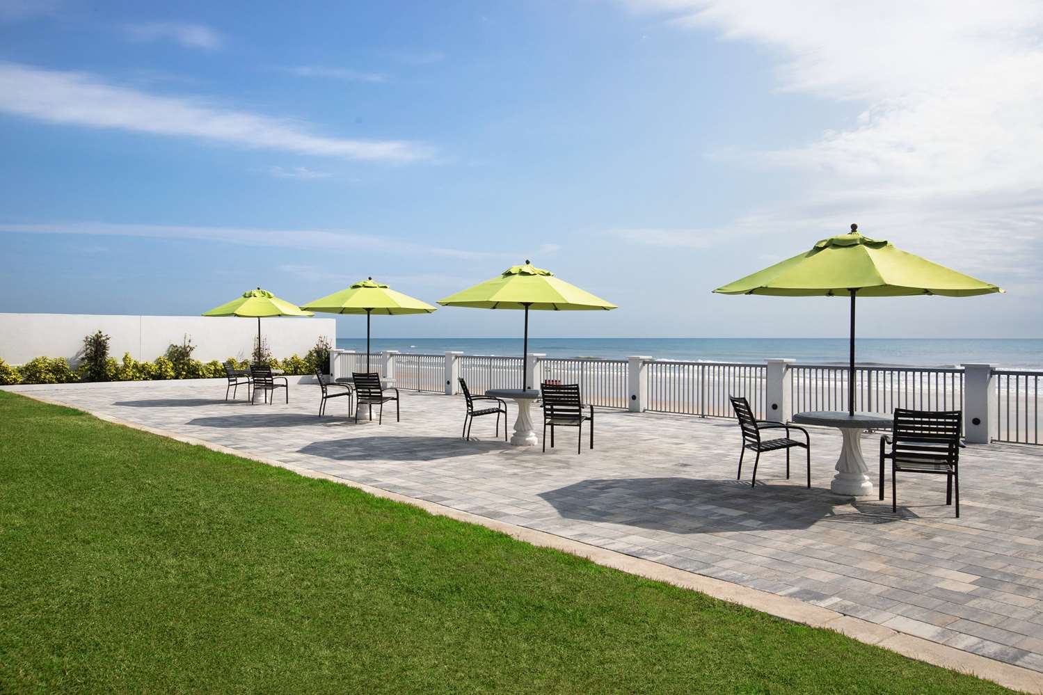 La Quinta Inn & Suites by Wyndham Oceanfront Daytona Beach 17/23