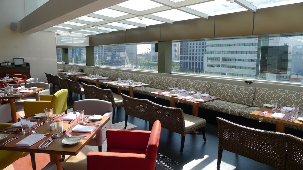 F1 Hotel Manila BGC 53/65