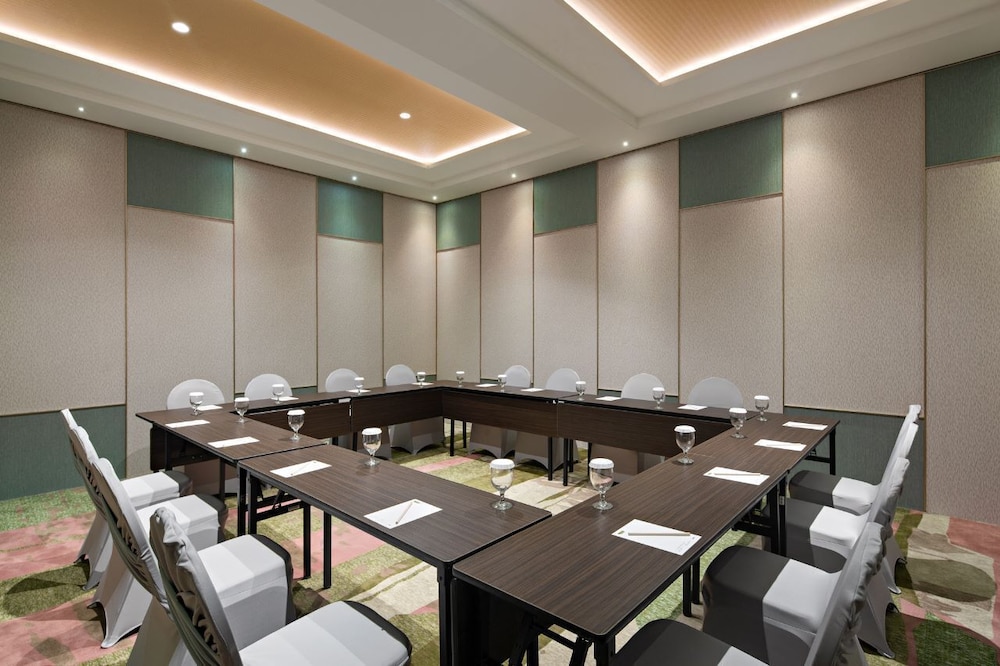 MaxOneHotels at Kota Harapan Indah Bekasi 28/32