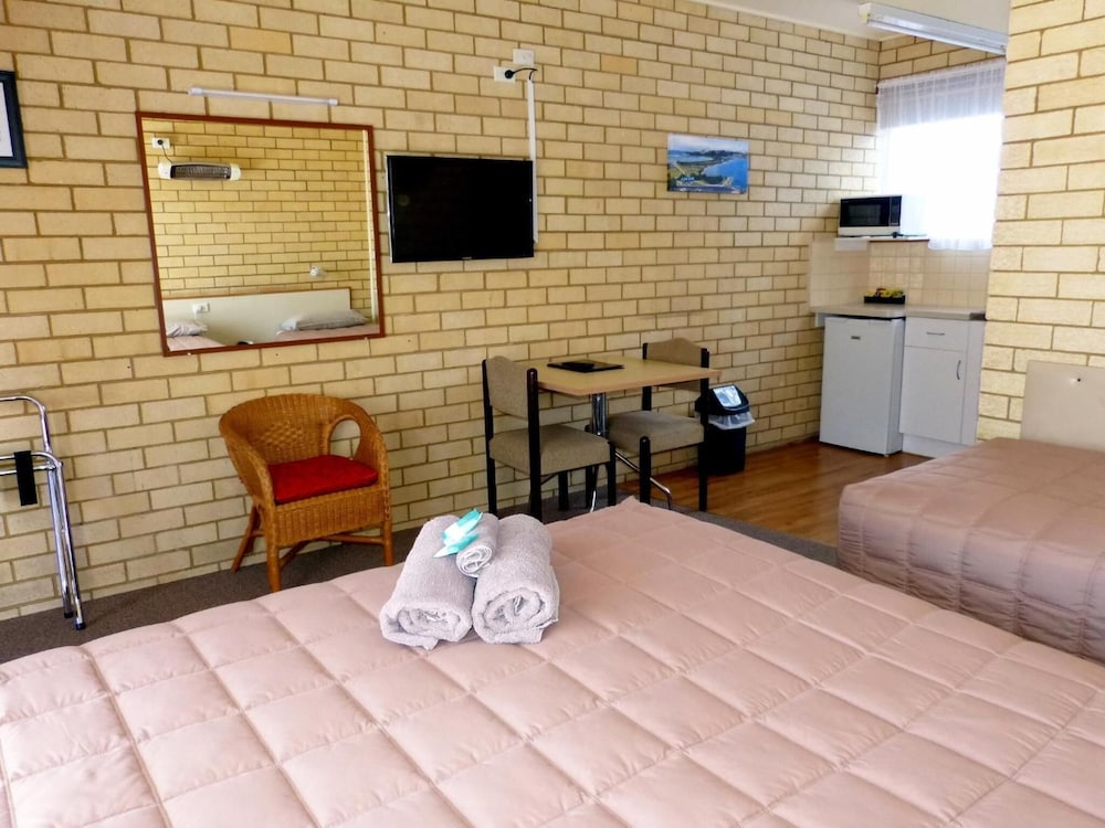 COASTAL COMFORT MOTEL 8/16
