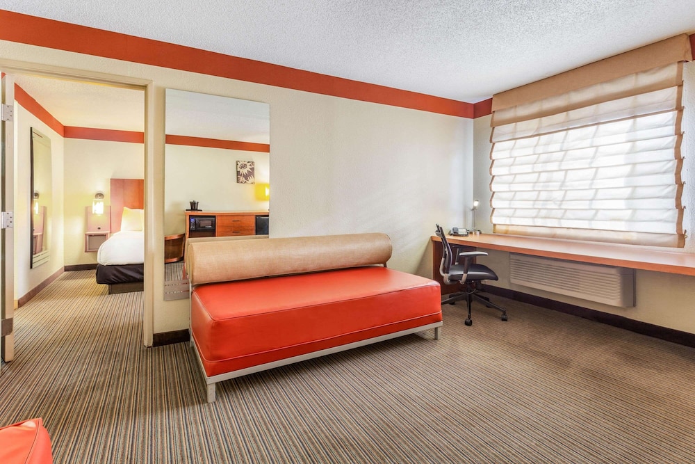 La Quinta Inn & Suites by Wyndham Chicago Tinley Park 24/47