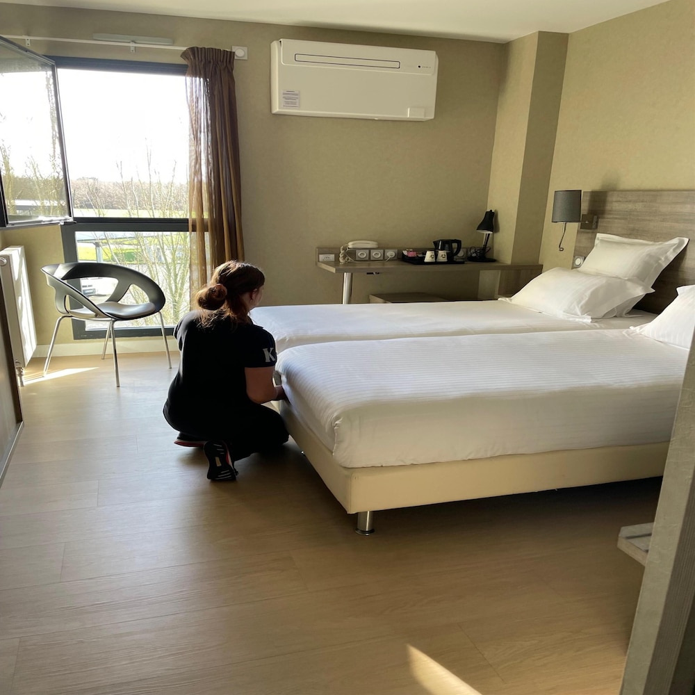 Hotel Kyriad Auray Carnac 11/71