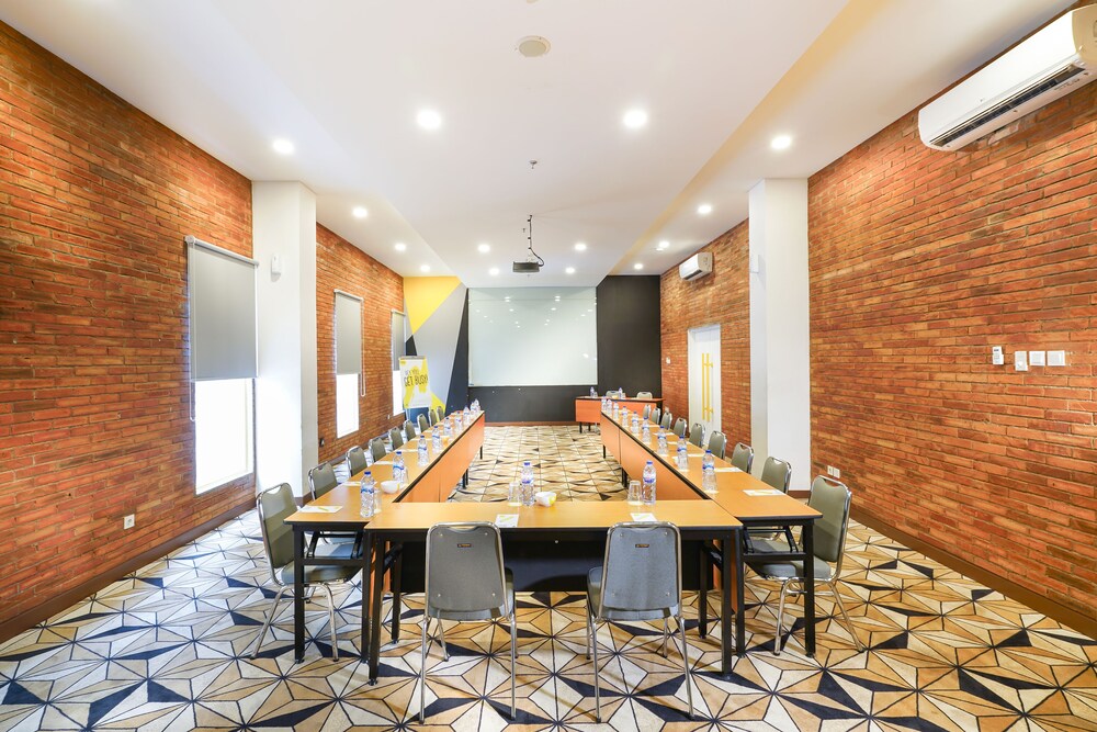 Yello Hotel Manggarai 28/32