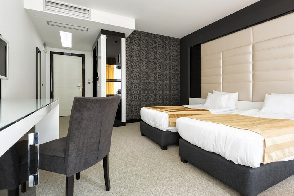 NOVA CITY HOTEL SIGNATURE COLLECTION 10/50