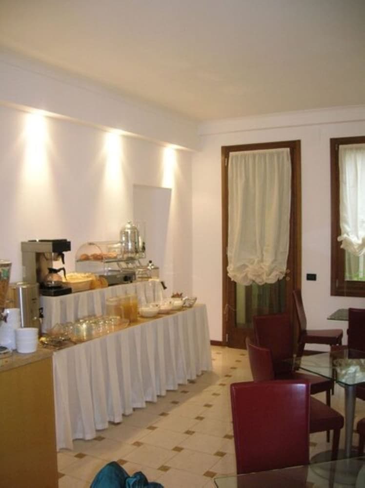HOTEL AGLI ARTISTI 26/32