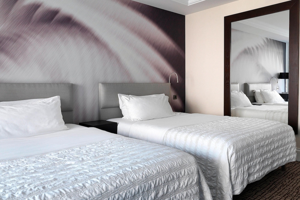 Le Meridien Beach Plaza 13/75