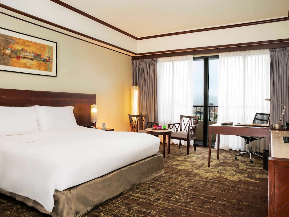 Sofitel Philippine Plaza Manila 30/75