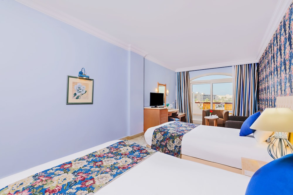 Royal Lagoons Aqua Park Resort And Spa 9/50