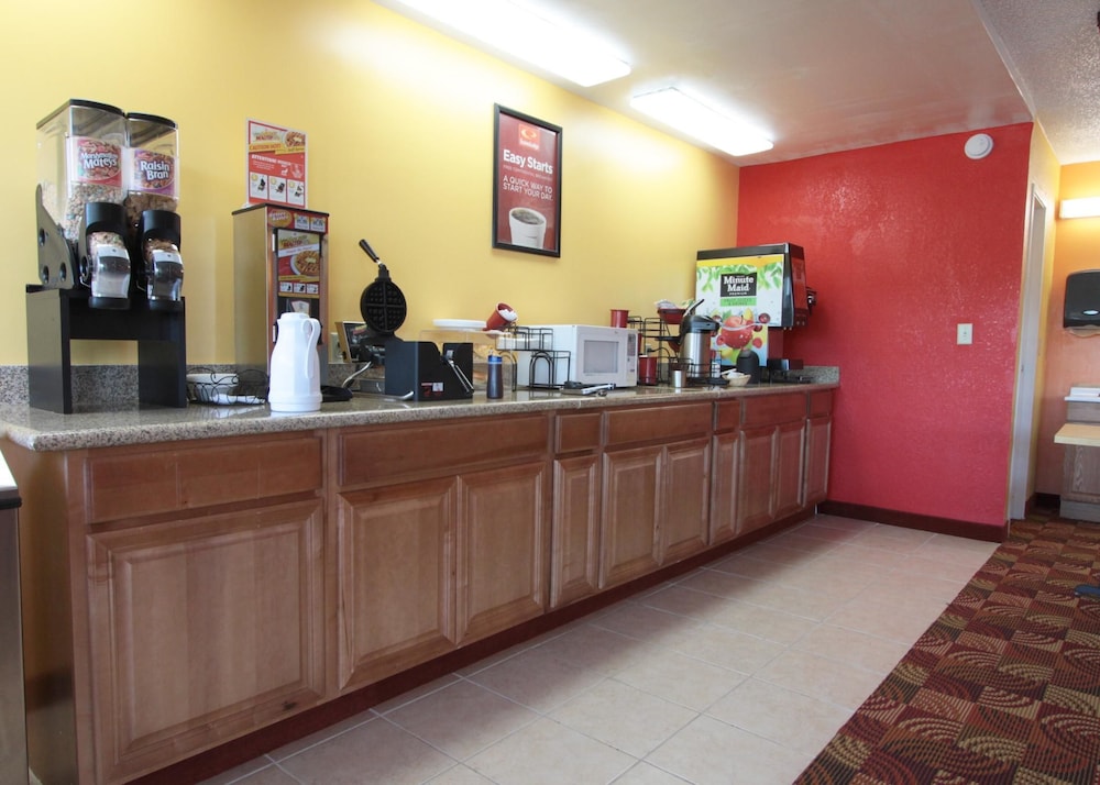 Days Inn By Wyndham Independence 10/45