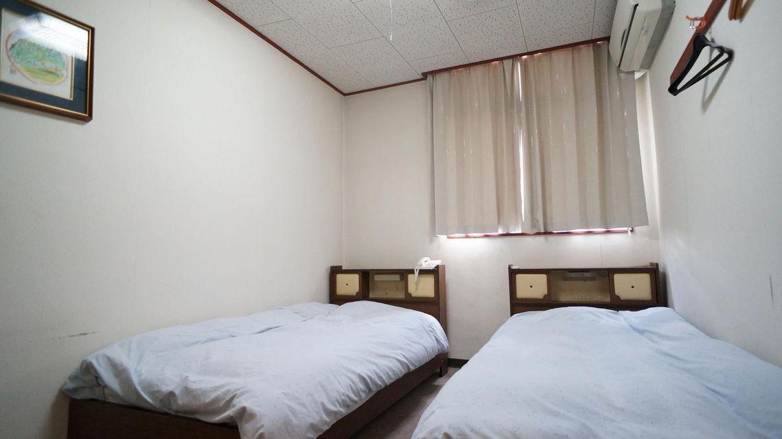 Retro, Twin Beds