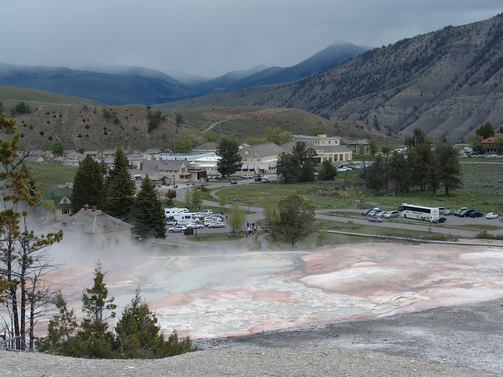 Mammoth Hot Springs 29/35