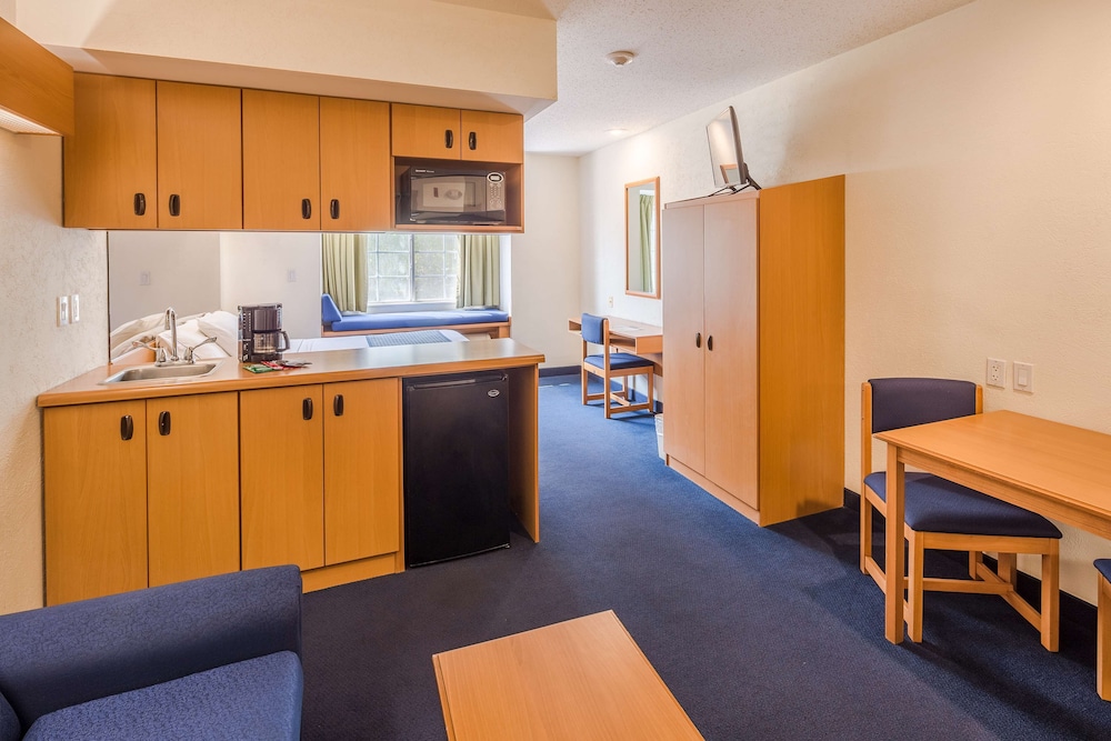 Microtel Inn & Suites by Wyndham Culiacan 4/56