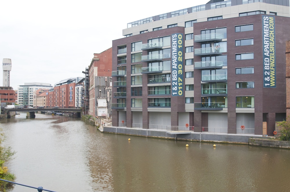 Cleyro Serviced Apartments - Finzels Reach 47/50