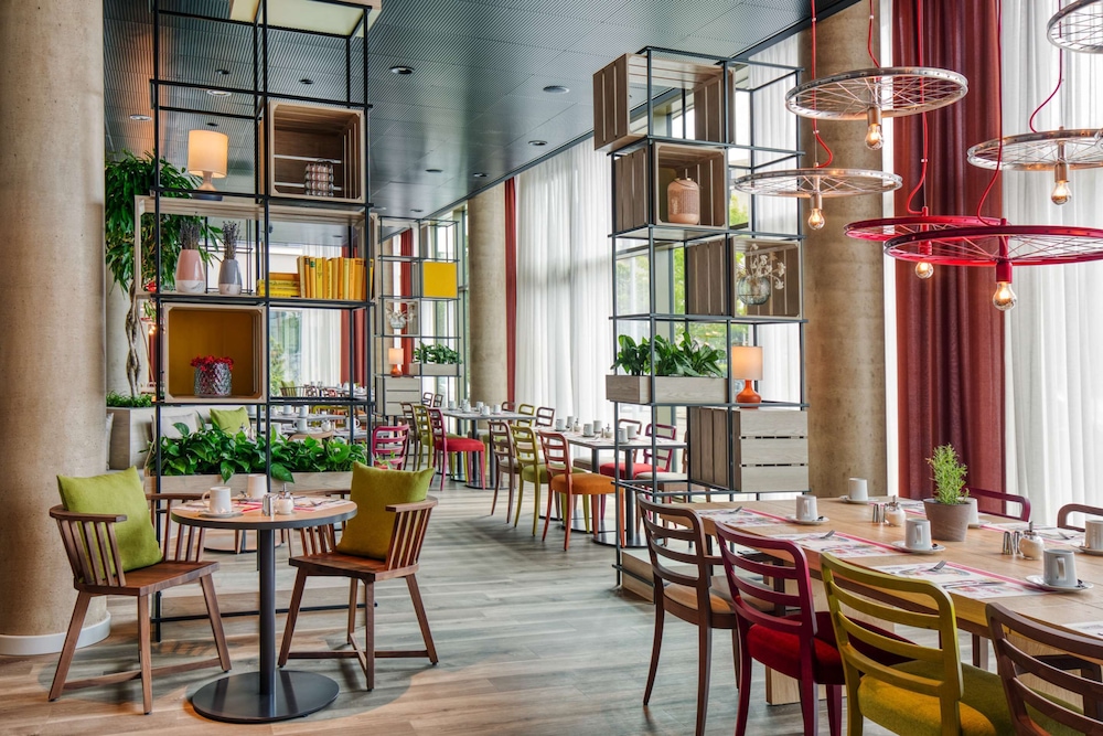 Intercityhotel Saarbrucken 36/50