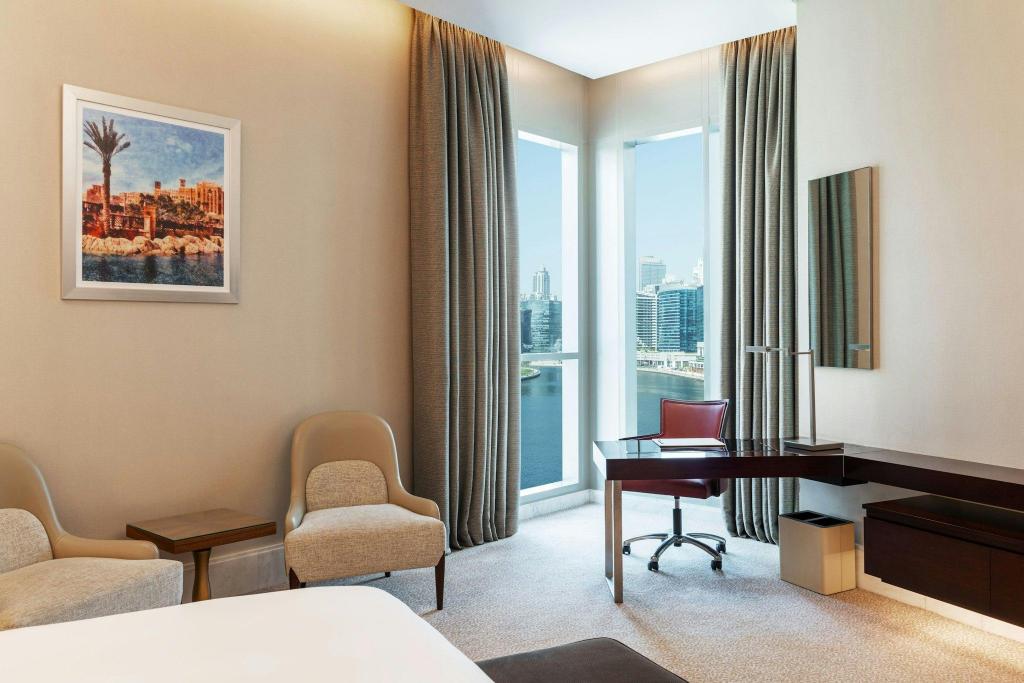 Guest Room, King Bed, Bay View, Club Floor