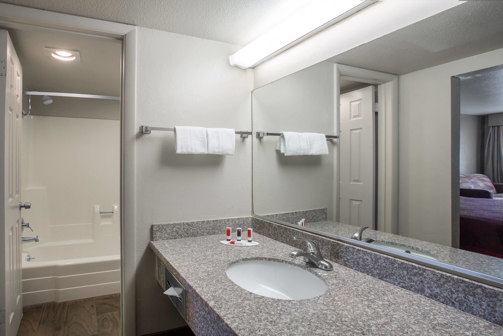 Days Inn Provo 11/25