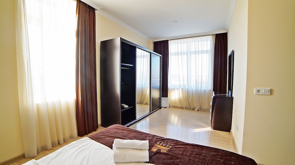 Mardi Plaza Hotel 10/50