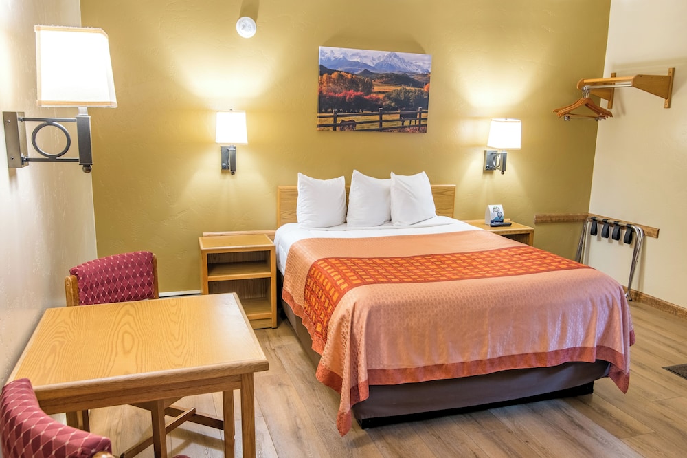 Glenwood Springs Cedar Lodge 19/48