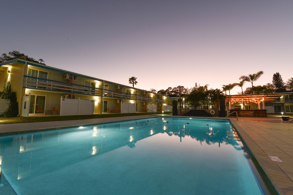 Golden Host Resort 7/63
