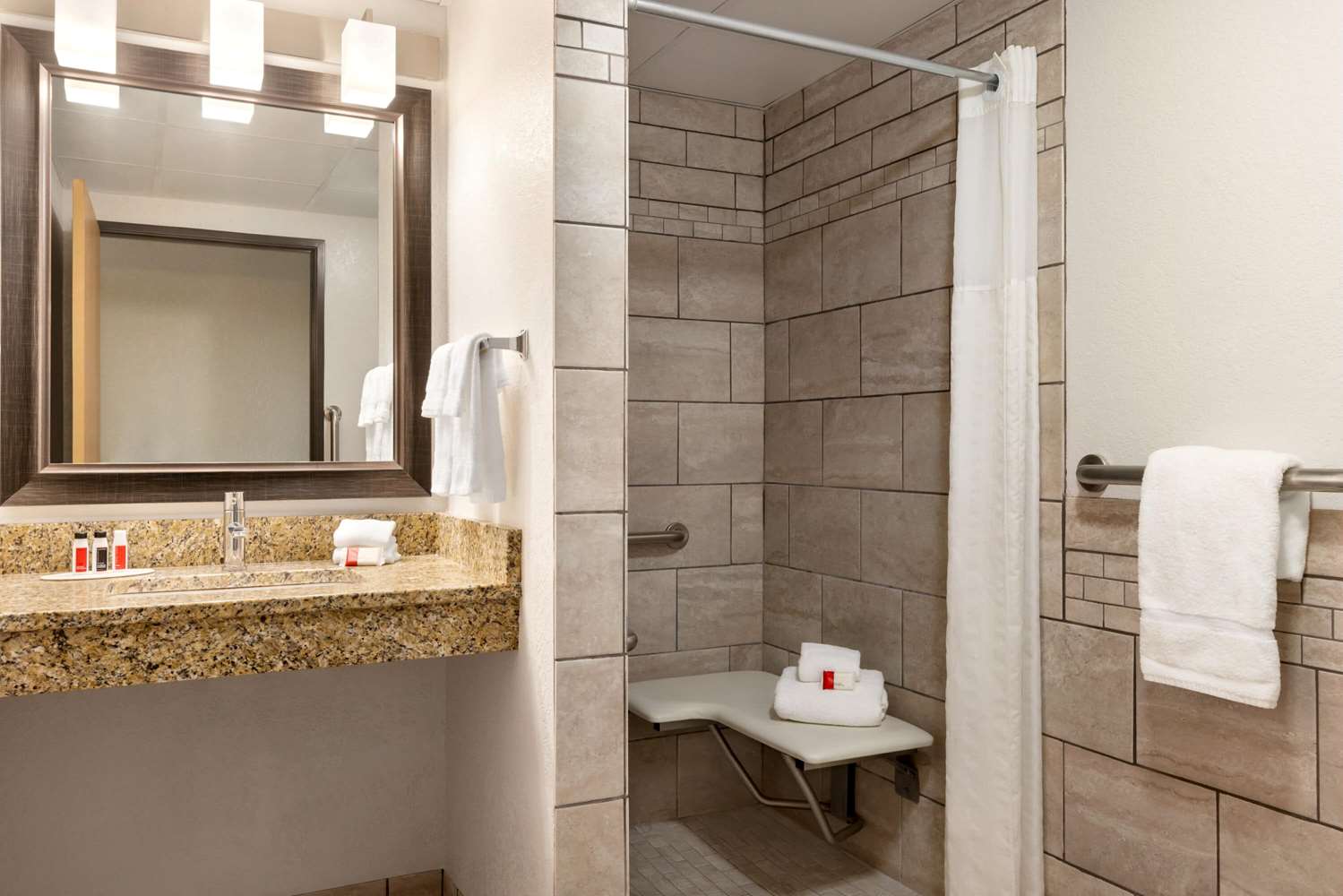 Baymont By Wyndham Owatonna 56/59