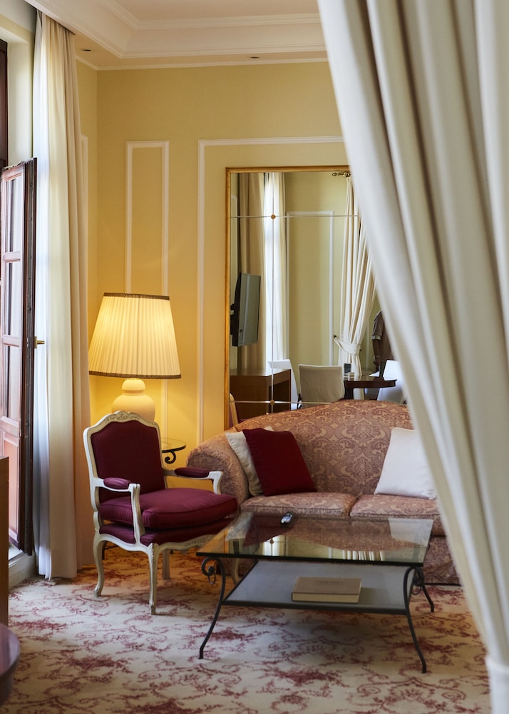 Grande Albergo Delle Rose 31/50