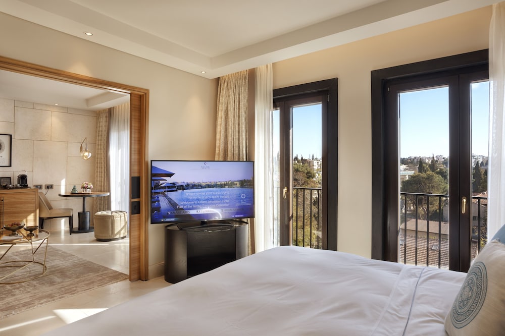 ORIENT, SUITE, CITY VIEW